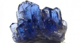 زیورآلات گرانبها ساخته شده از زوئیزیت آبی (تانزانیت)