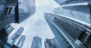 نامورمطلق: دوران آسمان‌خراش‌ها به سر آمده است