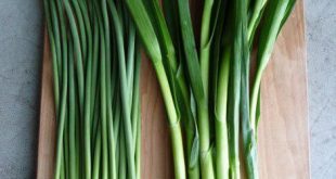 سیرواویج غذایی گیلانی با برگ تازه سیر